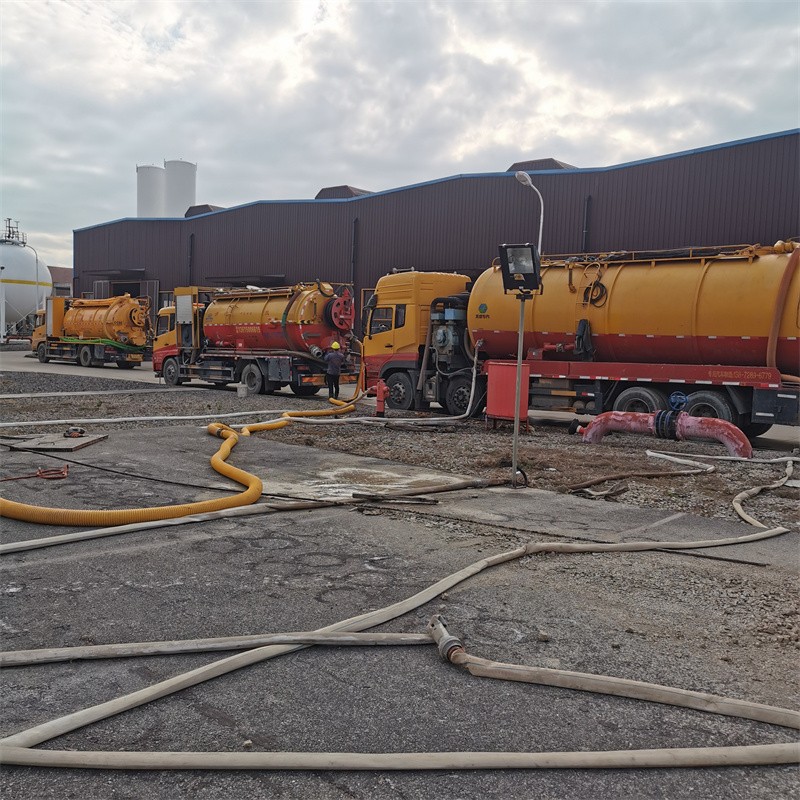 金湾污水池清理